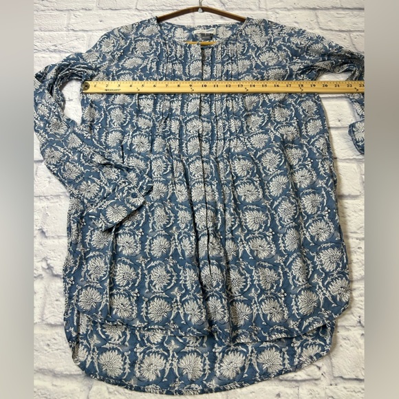 Old Navy Blue and White Floral Blouse - Picture 5 of 7